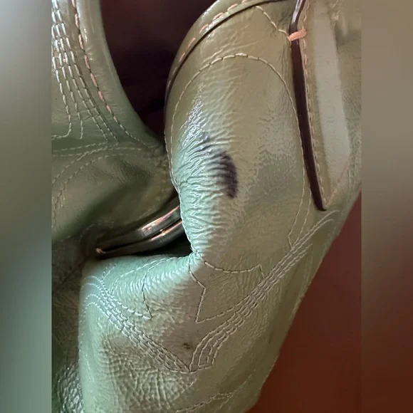 **SALE**Coach Light Green Patent Leather Shoulder Bag with Kisslock inside - Picture 9 of 16